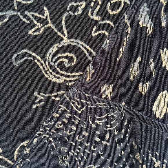 Chico's Travelers Slinky Top 3 (US XL) Black Long Sleeve Printed V-Neck  Acetate - Picture 4 of 8